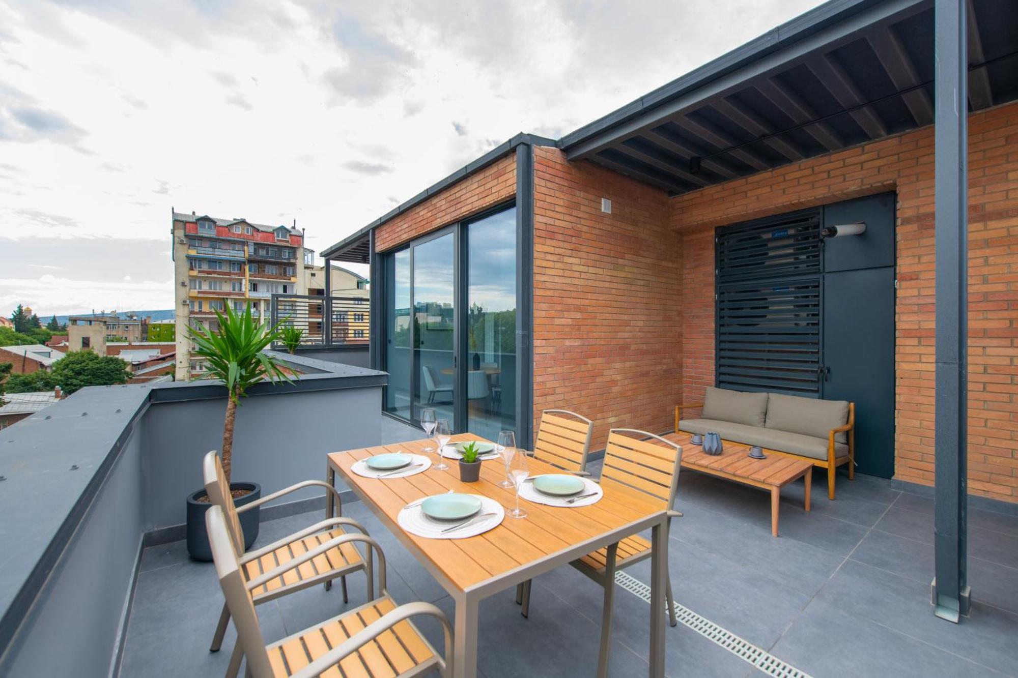 Qstay Gratus Tbilisi Exterior photo