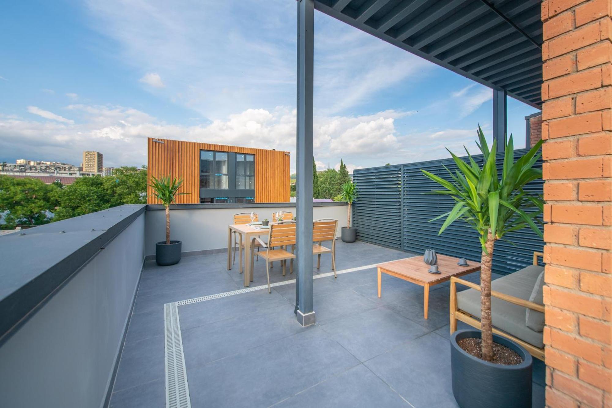 Qstay Gratus Tbilisi Exterior photo